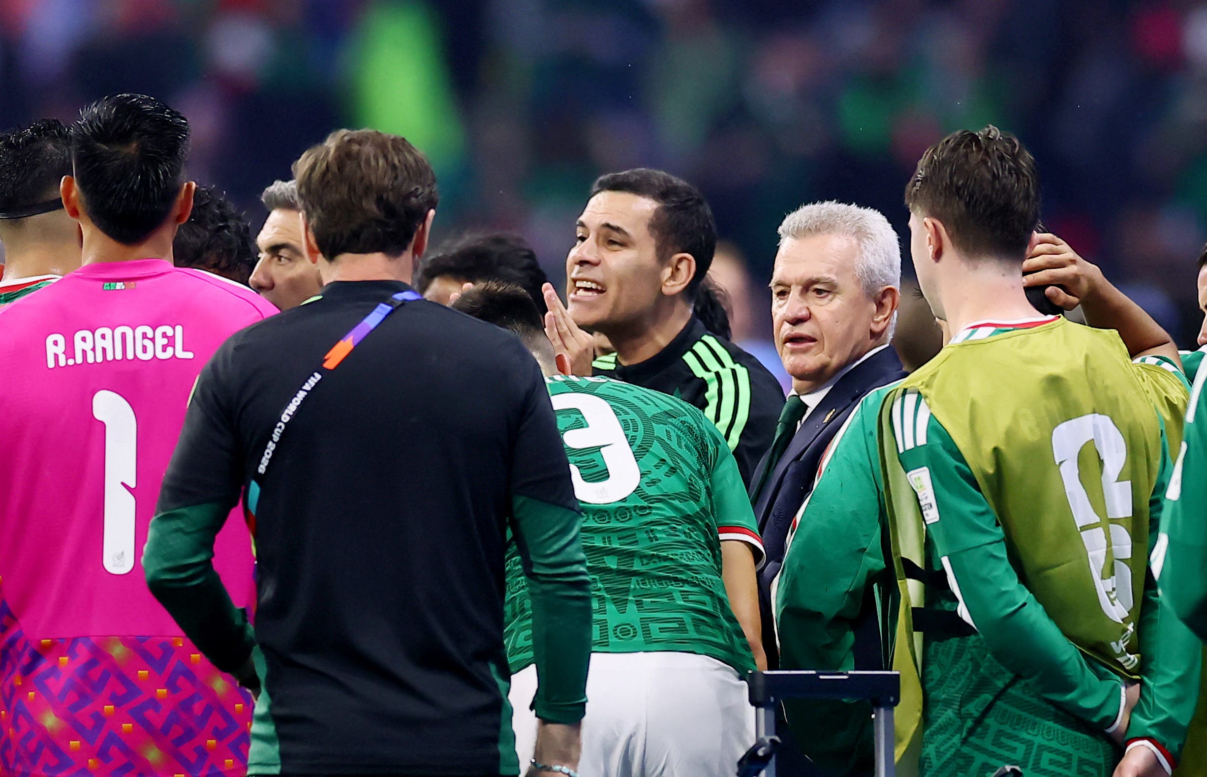 Soccer Football - FIFA World Cup 2026 - Round of 16 - Mexico v England - Estadio Azteca, Mexico City, Mexico - July 5, 2026 Mexico assistant coach Rafael Marquez during the first half hydration break REUTERS/Eloisa Sanchez

