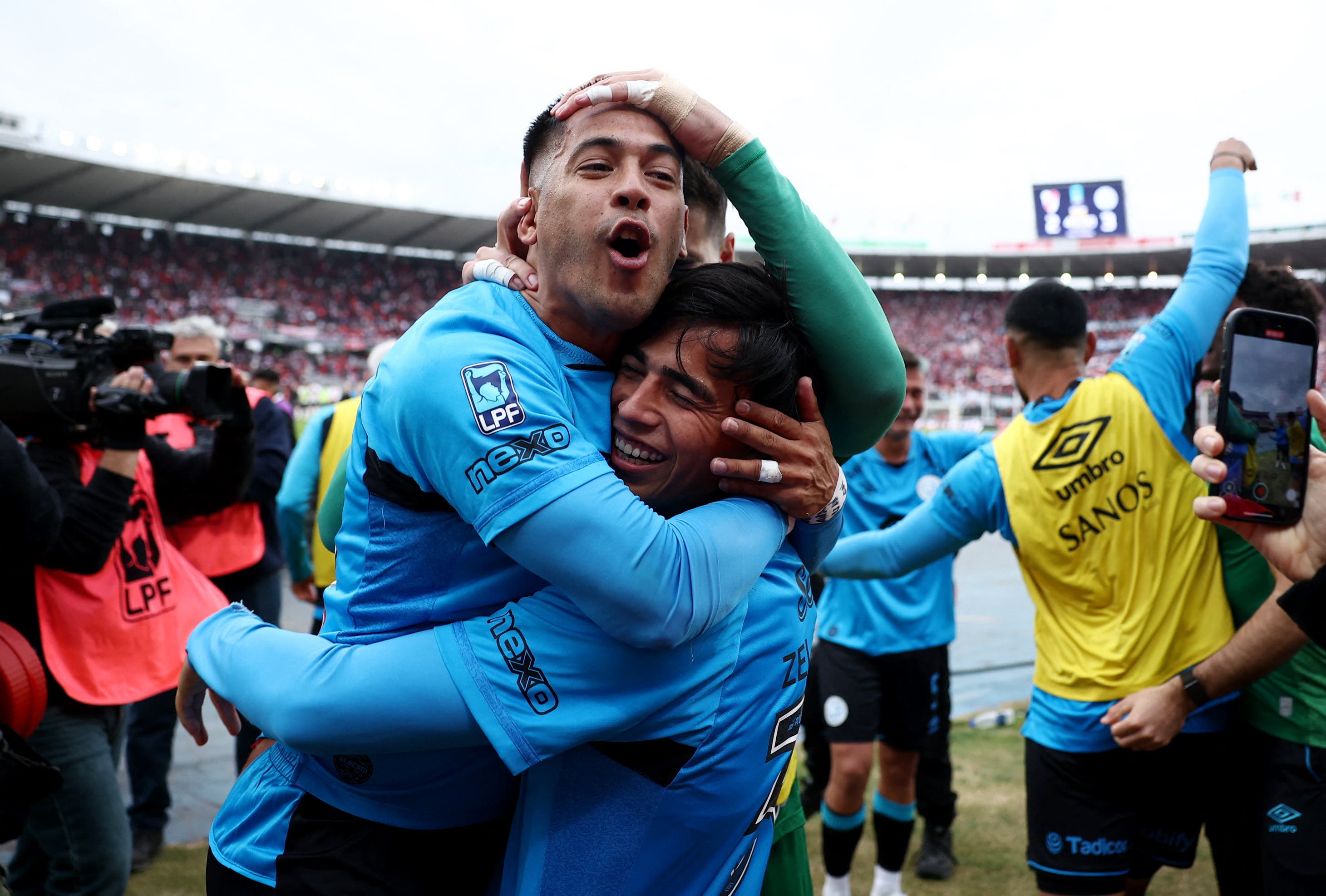 Soccer Football - Argentina Primera Division - Torneo Apertura - Final - River Plate v Belgrano - Mario Alberto Kempes Stadium, Cordoba, Argentina - May 24, 2026 Belgrano's Nicolas Fernandez and Gonzalo Zelarayan celebrate after winning the Torneo Apertura REUTERS/Agustin Marcarian
