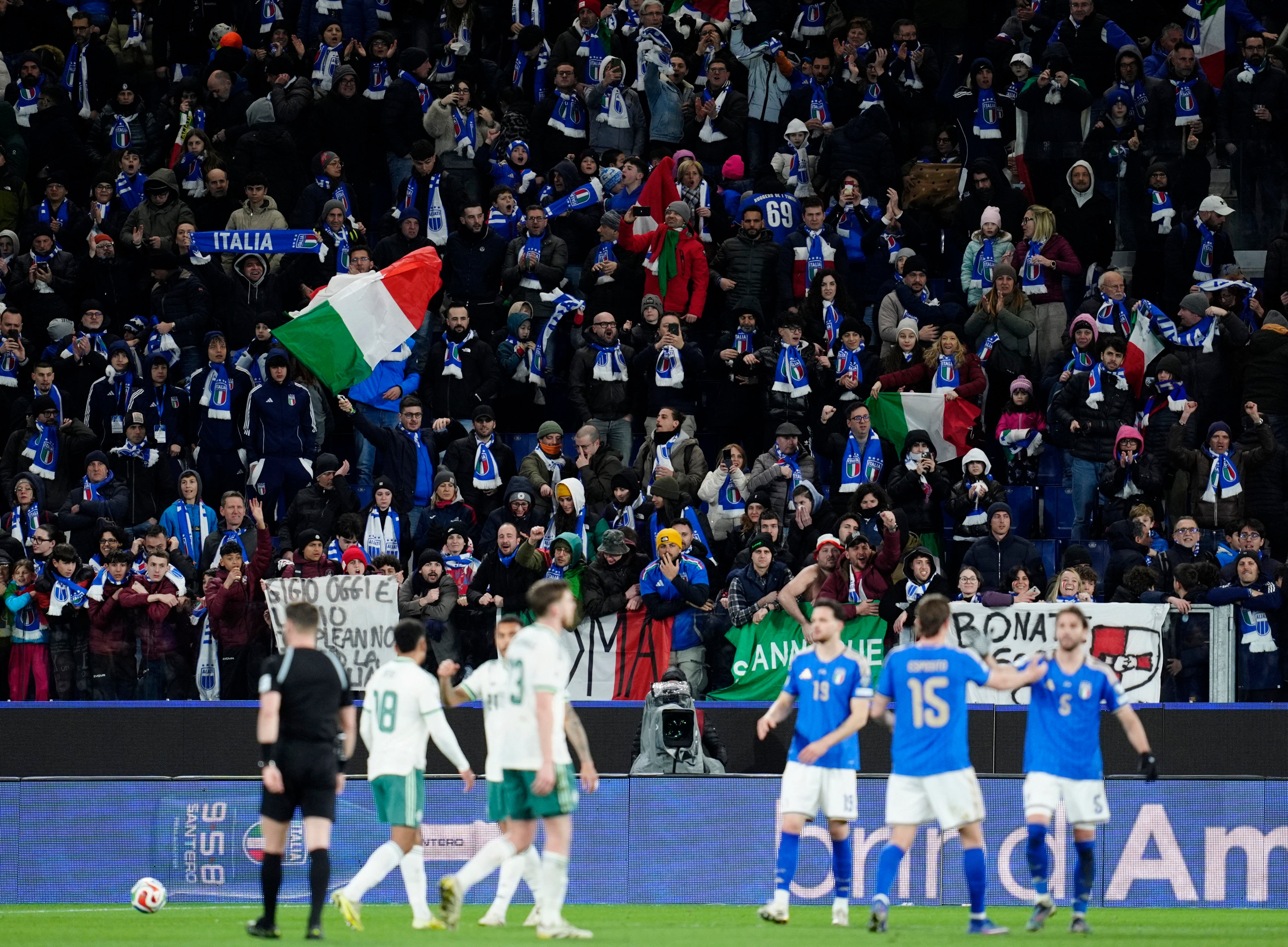 Soccer Football - FIFA World Cup - UEFA Qualifiers - Italy v Northern Ireland - New Balance Arena, Bergamo, Italy - March 26, 2026 Italy fans celebrate after the match REUTERS/Matteo Ciambelli