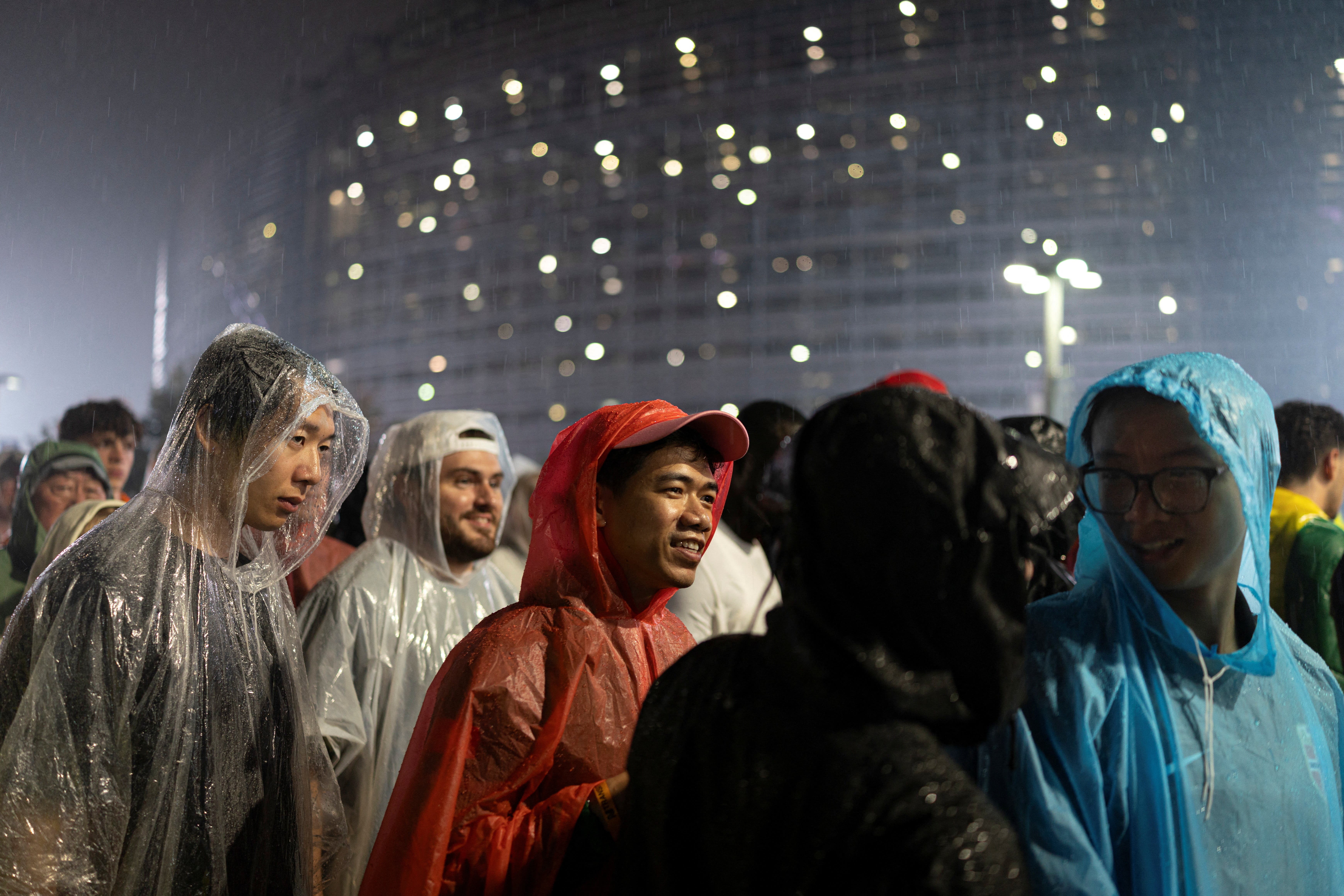 Spectators leaving New York New Jersey Stadium queue for a train to Secaucus after the FIFA World Cup 2026 Norway v Senegal match in East Rutherford, New Jersey, U.S., June 22, 2026. REUTERS/Ed Ou TPX IMAGES OF THE DAY

