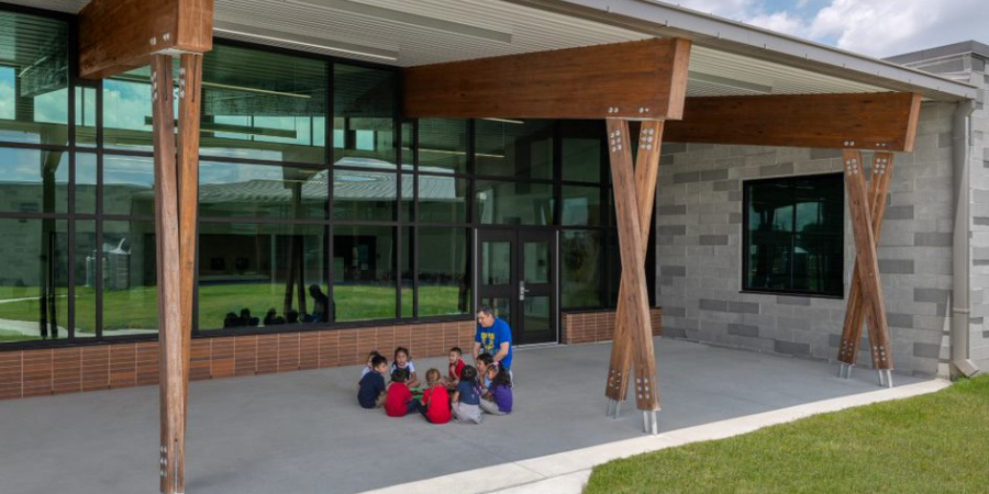 Alief ISD students learning outdoors.