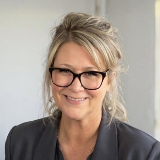 Alison Savage's Headshot