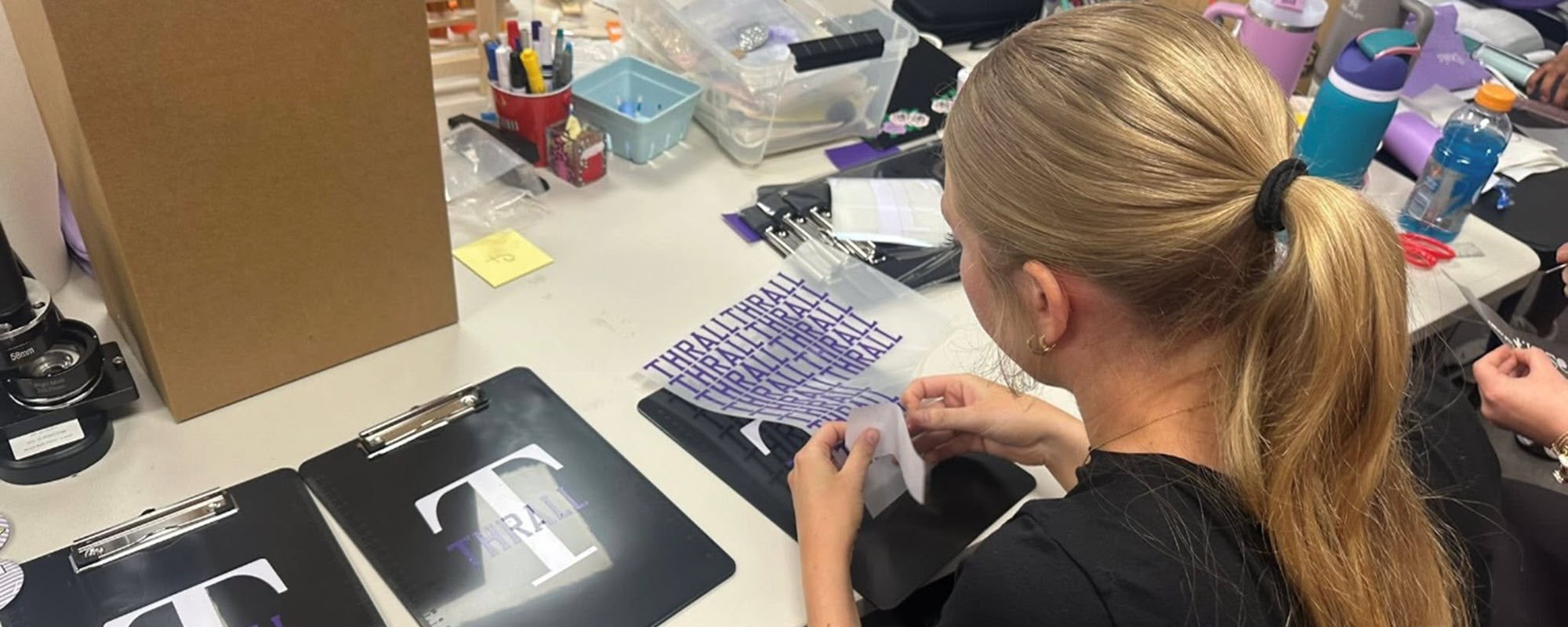 Thrall High School student designs products to gain real-world business experience. 