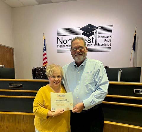 TASB MARKETING CONSULTANT SCOT PARNELL PRESENTS A FUND EXCELLENCE AWARD TO NORTHWEST ISD EXECUTIVE DIRECTOR OF BENEFITS AND RISK MANAGEMENT KITTY POEHLER.