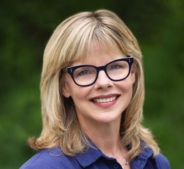 Laura Clark headshot