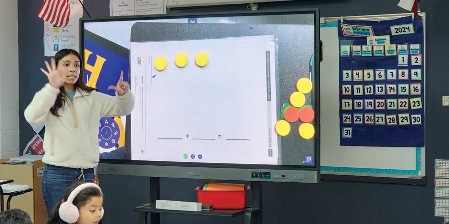 Edgewood ISD teacher Yamilet Olivares works with students at Roosevelt 
Dual Language Academy. 