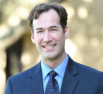 Daniel Schaefer Headshot