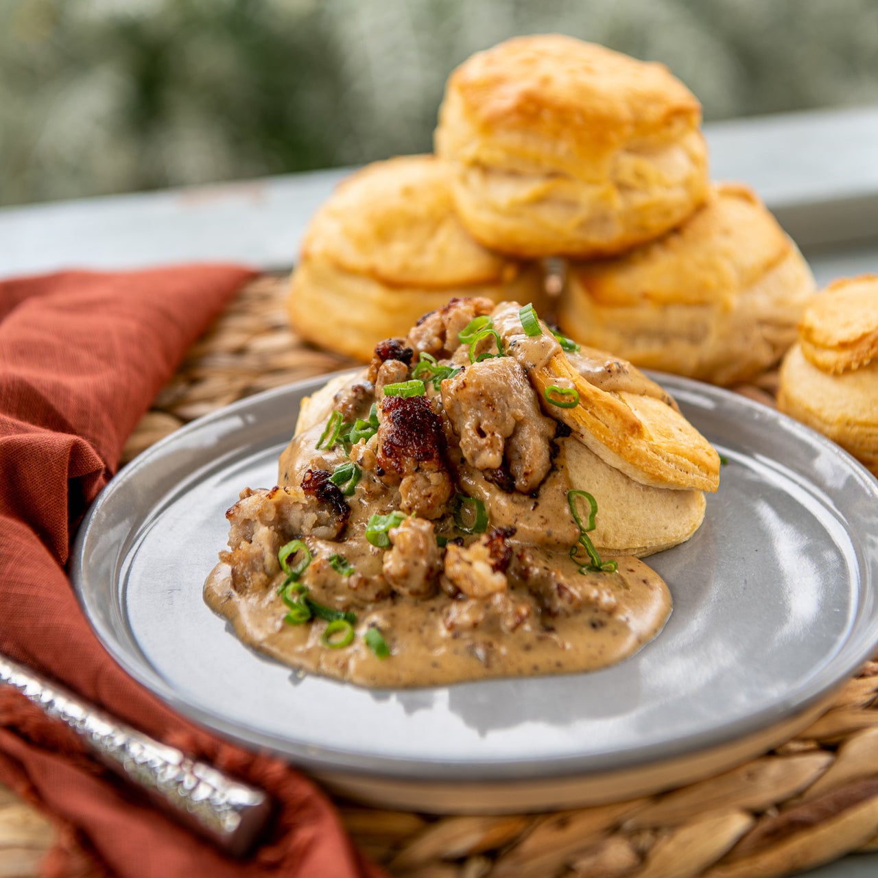 Bísquets Con Salsa De Salchichas