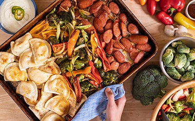 Bandeja De Salchichas Y Pierogi O Dumplings