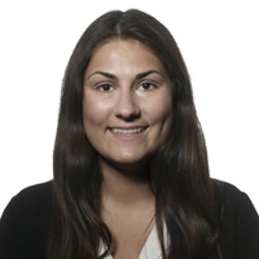 Valencia de Santos, 시니어 매니저 - 2016년 Associate로 합류