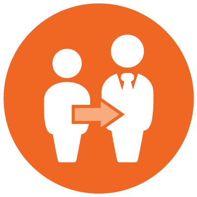 Icône d’une icône de deux personnes, reliées par une flèche pour montrer la promotion, la deuxième personne portant un costume d’affaires pour montrer qu’elle est un leader, montrant qu’une stratégie pour construire une culture de leadership saine est la promotion de l’intérieur