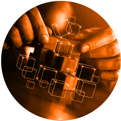 Une personne qui construit avec des blocs pour montrer que l’urgence renouvelée de compétences axées sur l’avenir et les personnes est le numéro 5 sur la liste des 10 sujets de leadership d’actualité pour 2021