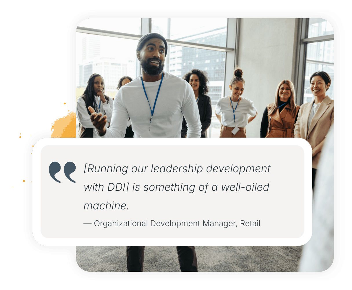 Séance de formation au leadership avec témoignage faisant l’éloge du programme de développement de DDI.