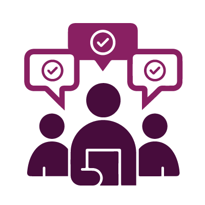 Symbol von Geschäftsleuten mit Gesprächsblasen über ihnen mit Häkchen, um zu zeigen, dass der vierte Schritt bei der Schaffung einer Coaching-Kultur darin besteht, Verantwortlichkeit zu schaffen