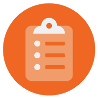 Liste de tâches dans le presse-papiers pour symboliser la hiérarchisation du travail afin de lutter contre les tendances clés en matière de leadership pour 2023