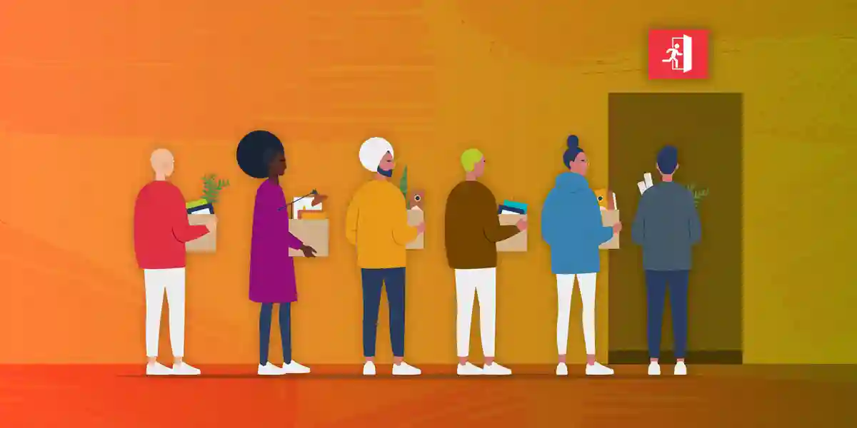 Illustration de plusieurs employés différents, des boîtes de matériel de bureau à la main, tous dirigés vers la porte de leur immeuble de bureaux pour montrer que ce blog explique pourquoi les bons employés partent et comment les retenir
