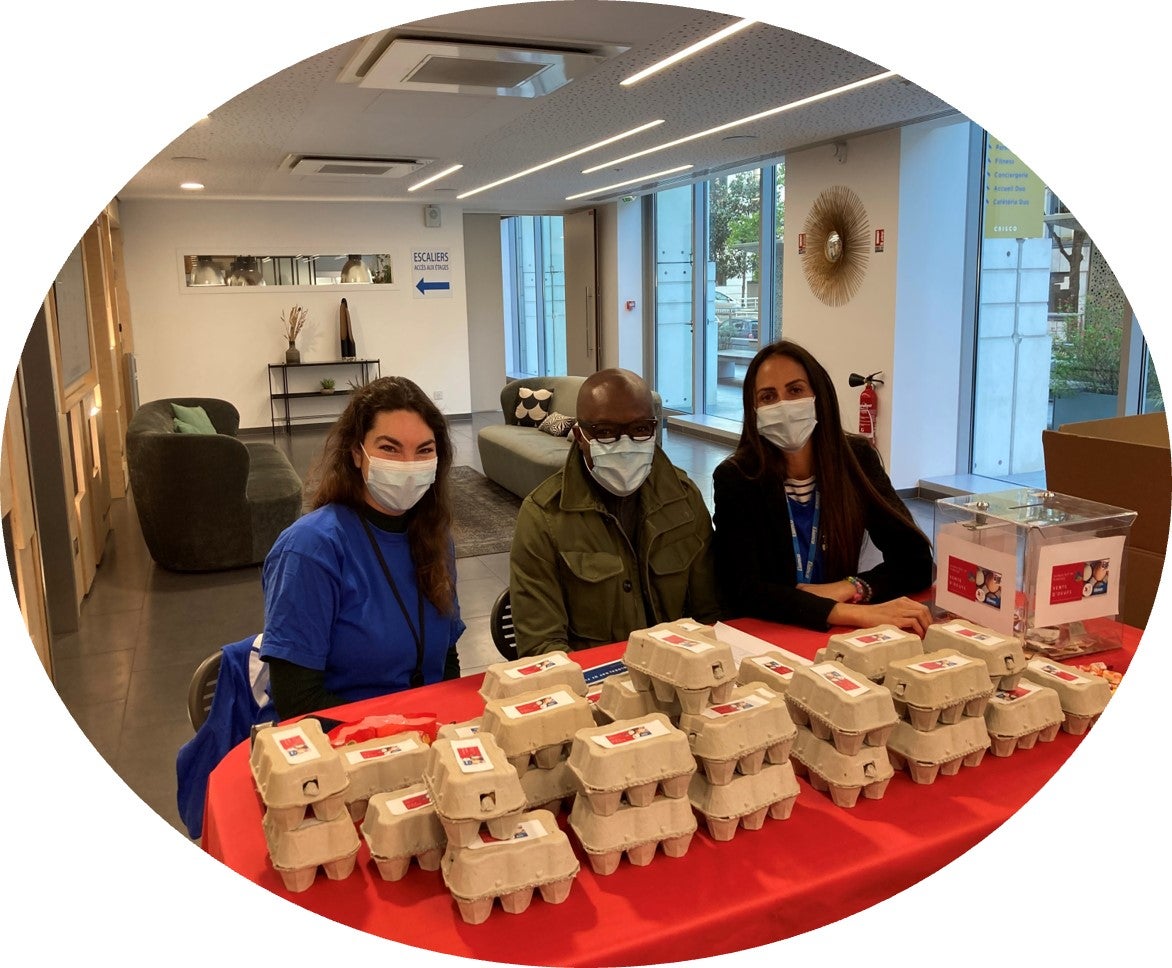 Vente d'oeufs à Sèvres au profit de la Banque Alimentaire de Rennes