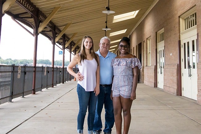 2019-11-georgia-pacific-employee-meets-with-shared-liver-recipient-1