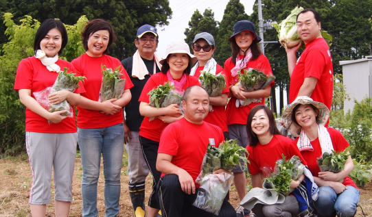 people gardening
