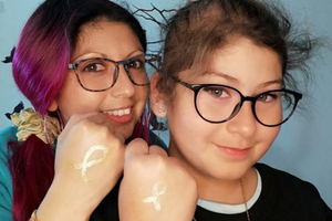 Paciente DKMS Sofía Galindo y su mamá Valentina Poza en febrero de 2022