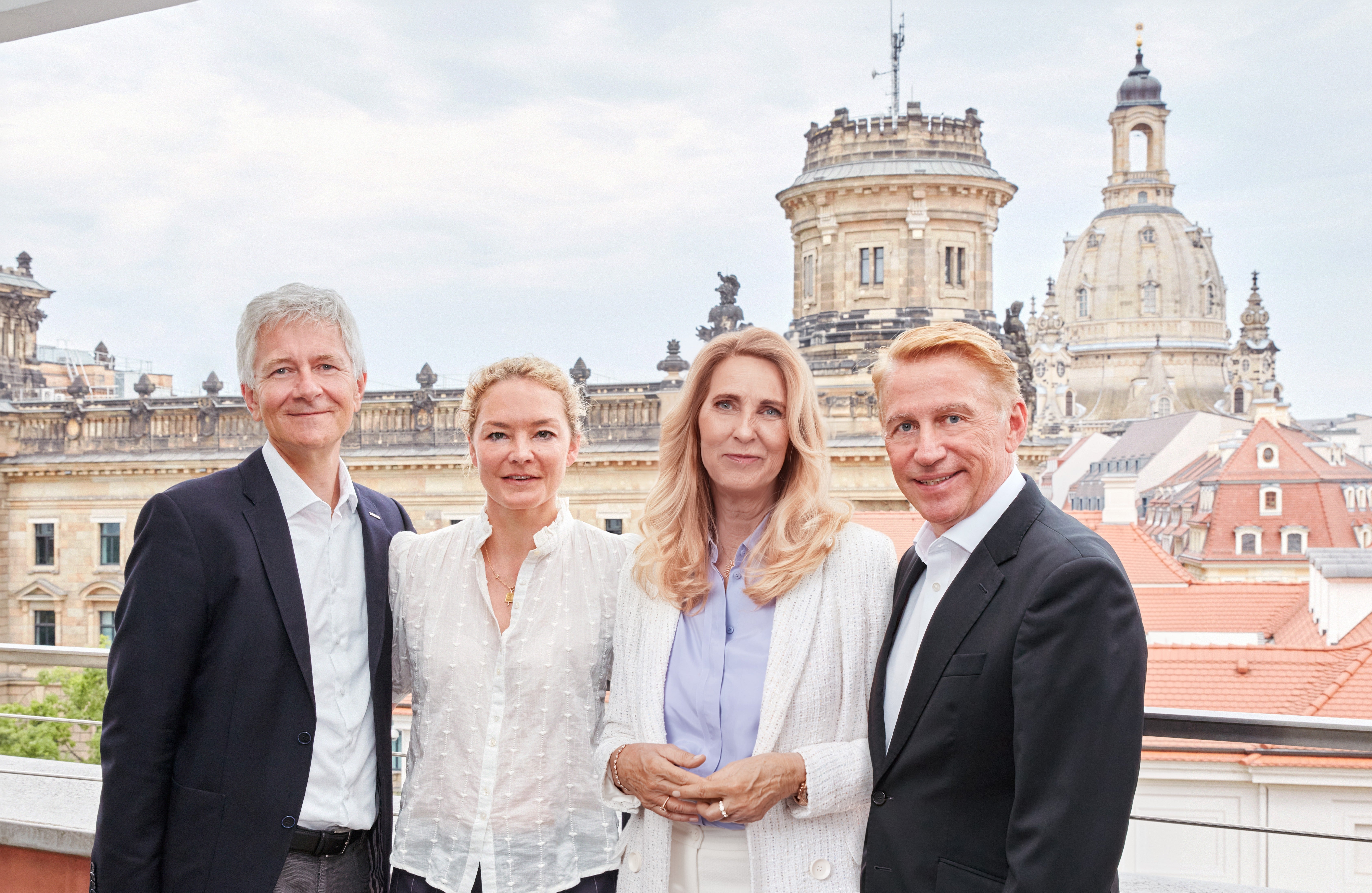 Imagen grupal del Equipo Ejecutivo Global integrado por (de izquierda a derecha) Prof. Dr. Johannes Schetelig(CSMO), Katharina Harf (CSO), Dr. Elke Neujahr (CEO) y Bernd Weinel (CFO)