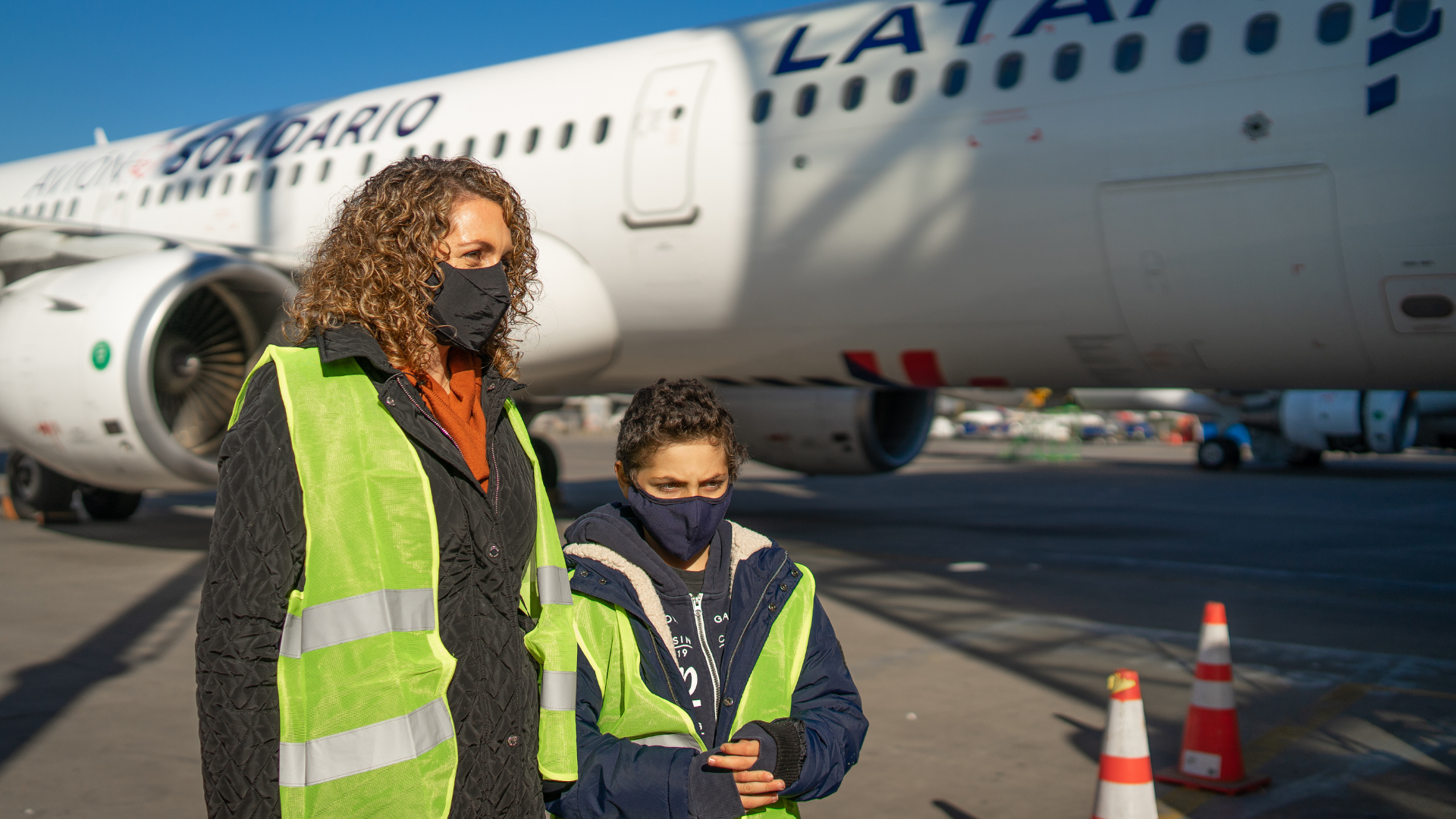 Cristóbal Elías junto a su mamá, Claudia Awad