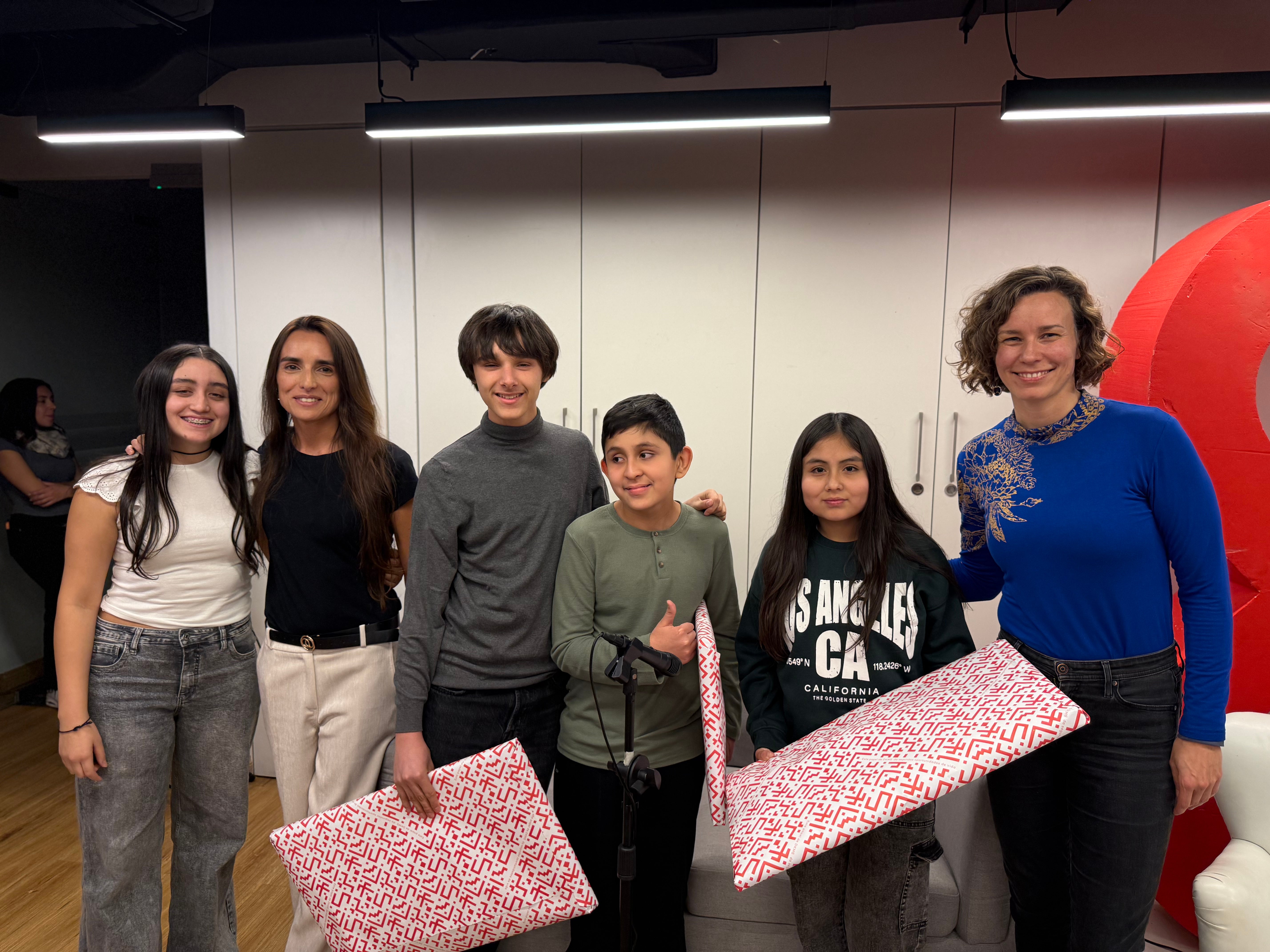 Directoras ejecutivas, Ignacia Pattillo y Anette Giani, junto a pacientes