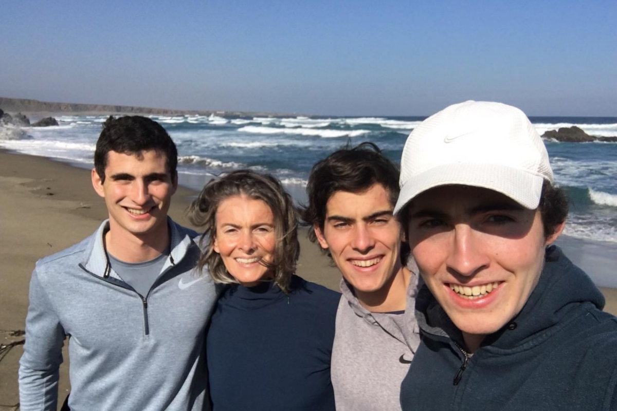 Donante DKMS Ignacio Guzmán, su madre Claudia Cárcamo y sus hermanos 