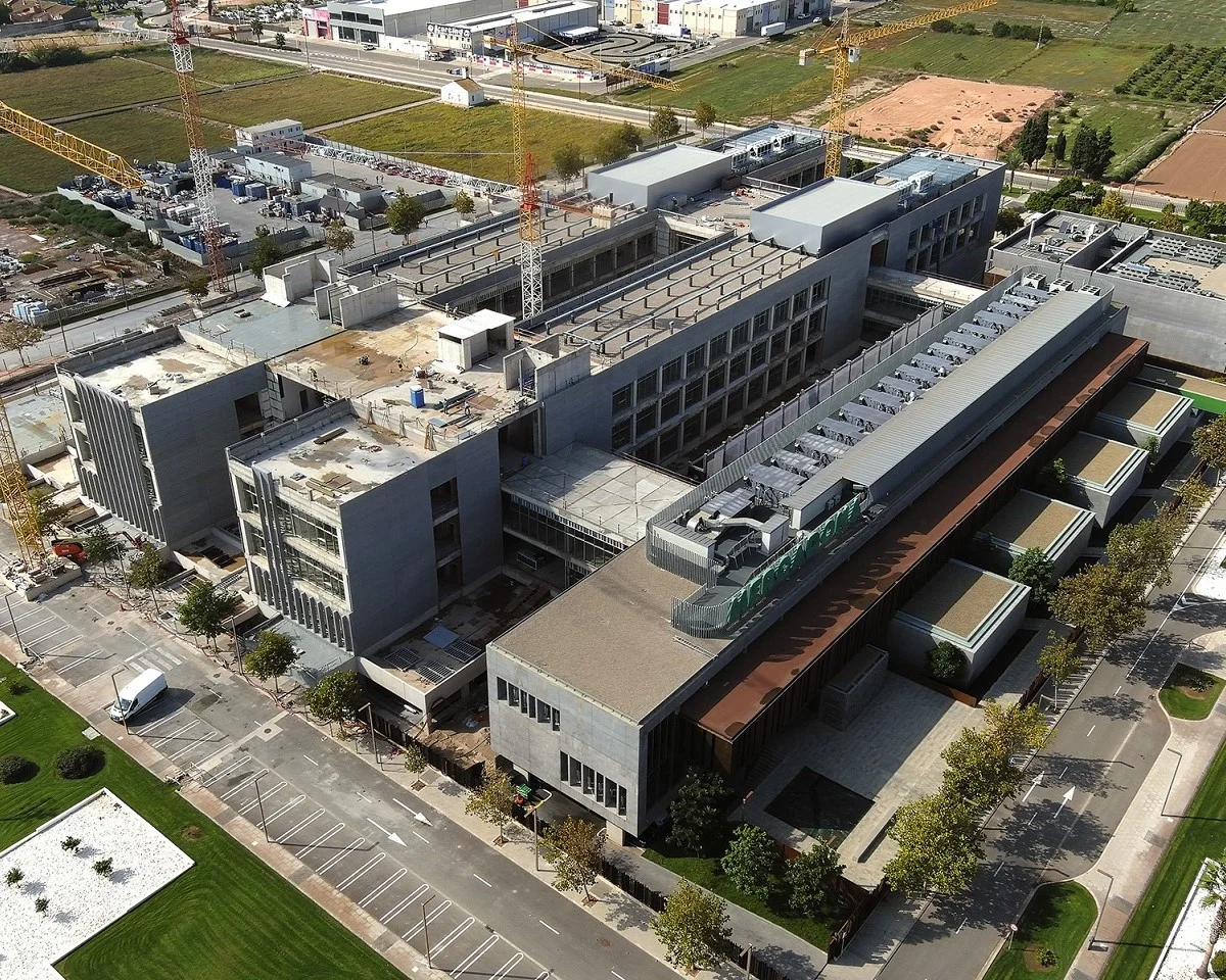 Mercadona Offices in Albalat in Spain is the complex of three buildings of the Mercadona headquarters. Read more about engineering challenges and how IDEA StatiCa helped with the structural steel connections design in this exciting project.