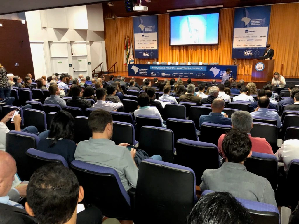 Élvonalbeli projektek bemutatása egy brazíliai acélszerkezeti konferencián