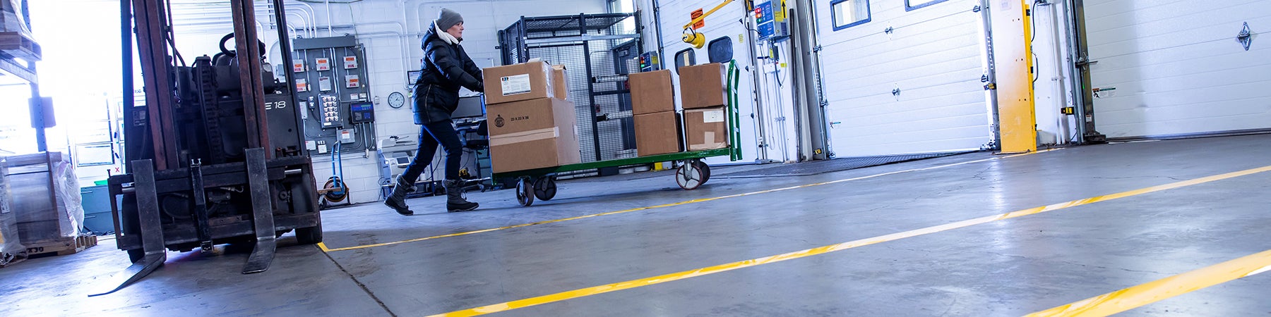 photo ruban de marquage dans un entrepot