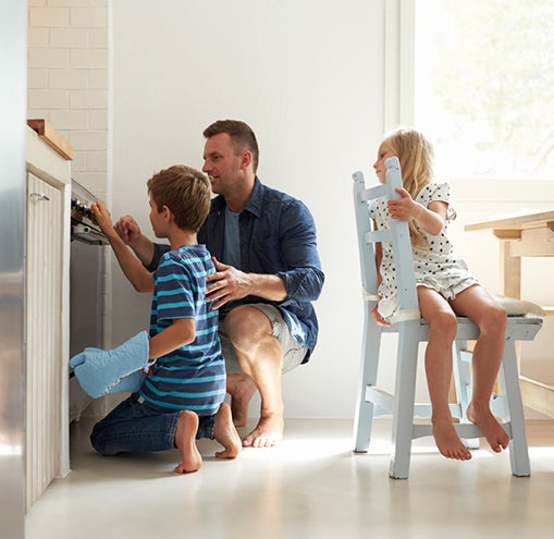 Dad and kids in kitchen