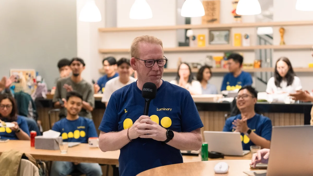Picture of Marty in Bali speaking during a Bali meetup
