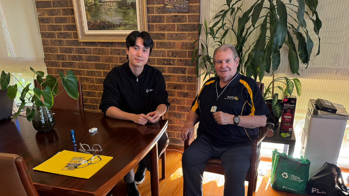 Picture of Andrew Guo talking to a man about his use needs