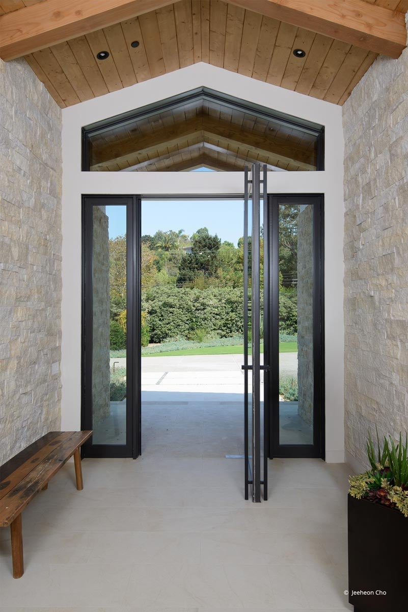 AP316 - Interior of home with VistaLuxe WD LINE windows and doors