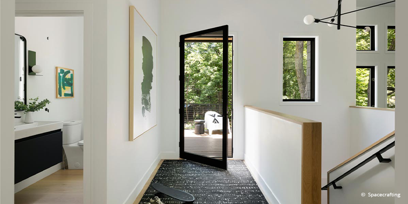 Forgent front swing door