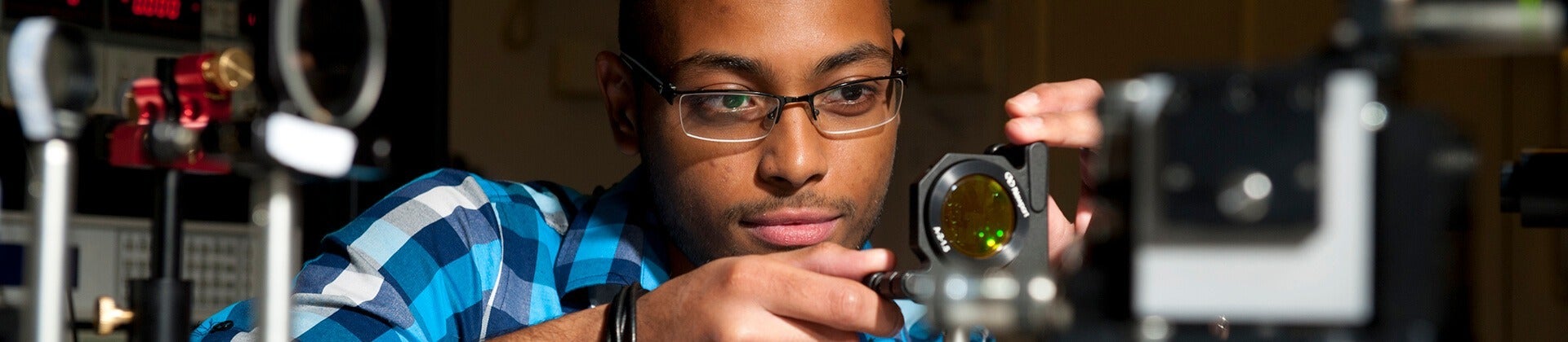 萨里大学工程专业的学生