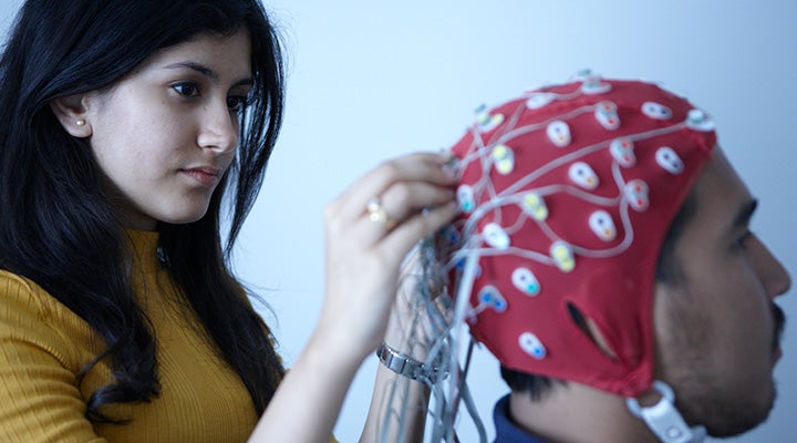 理科生在做实验