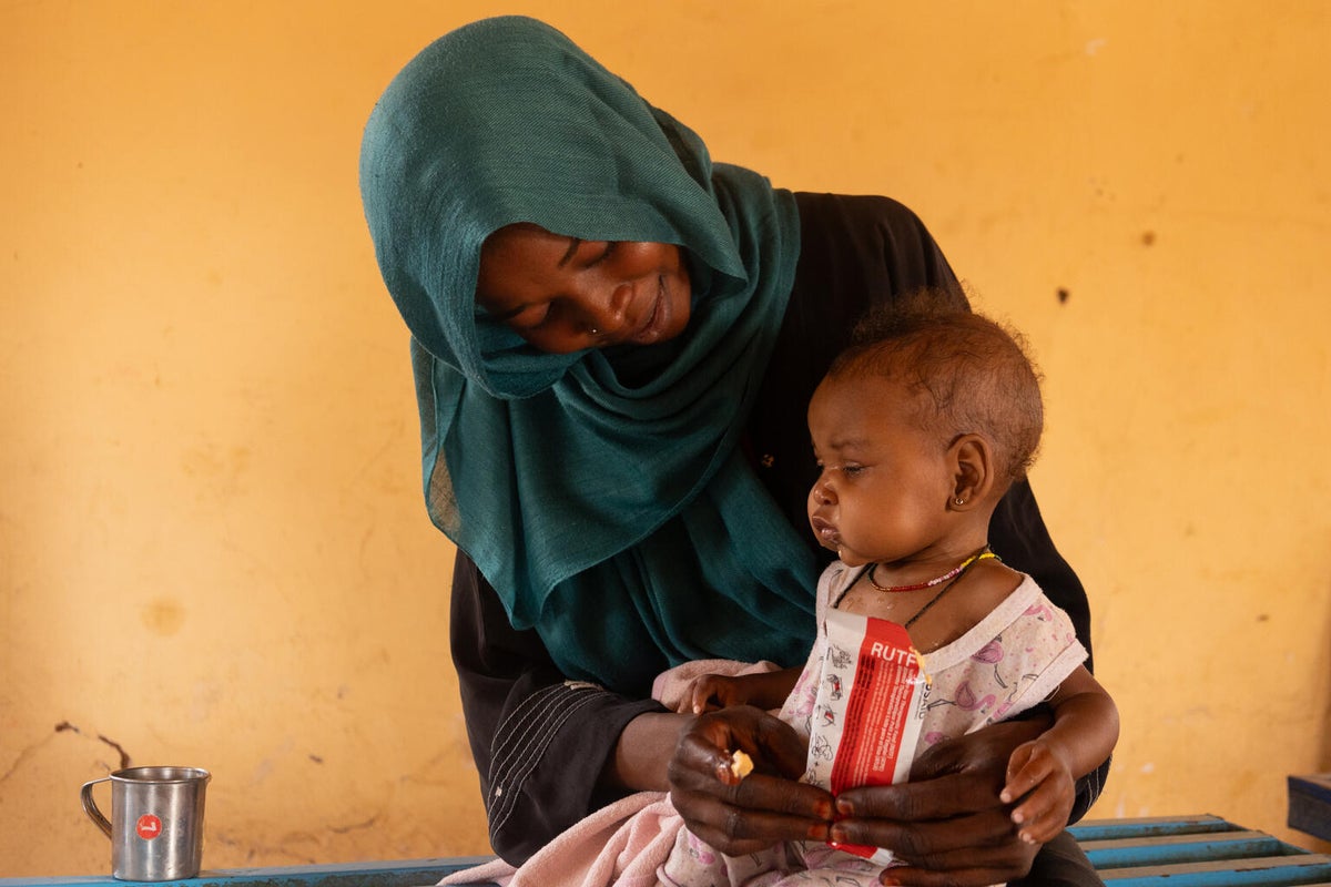 Basmat feeds her one-year-old daughter Amal with ready-to-use-therapeutic food (RUTF) at a UNICEF-support health facility.