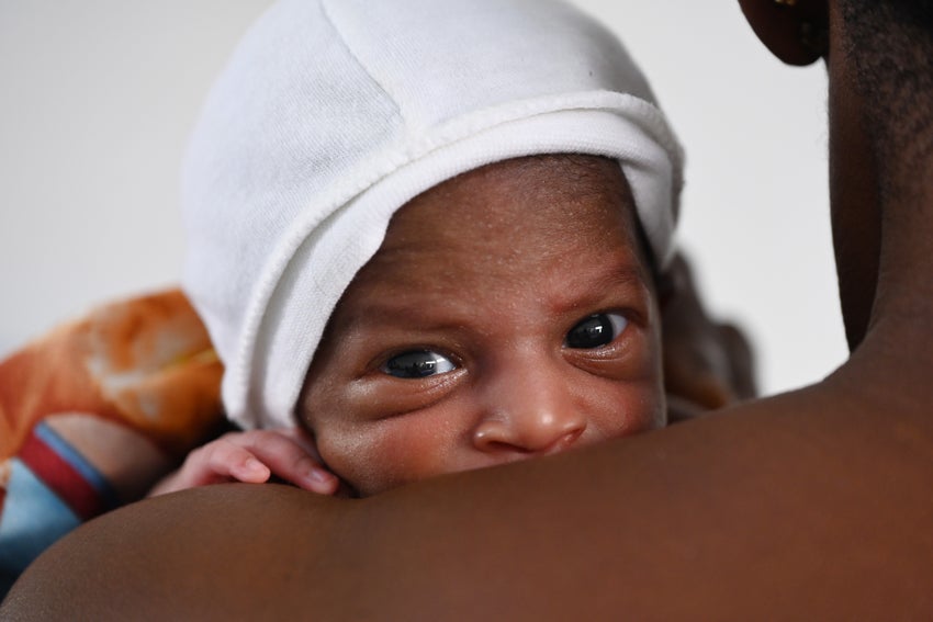 In Cote d’Ivoire, a newborn baby is held by their parent as they practice kangaroo care.