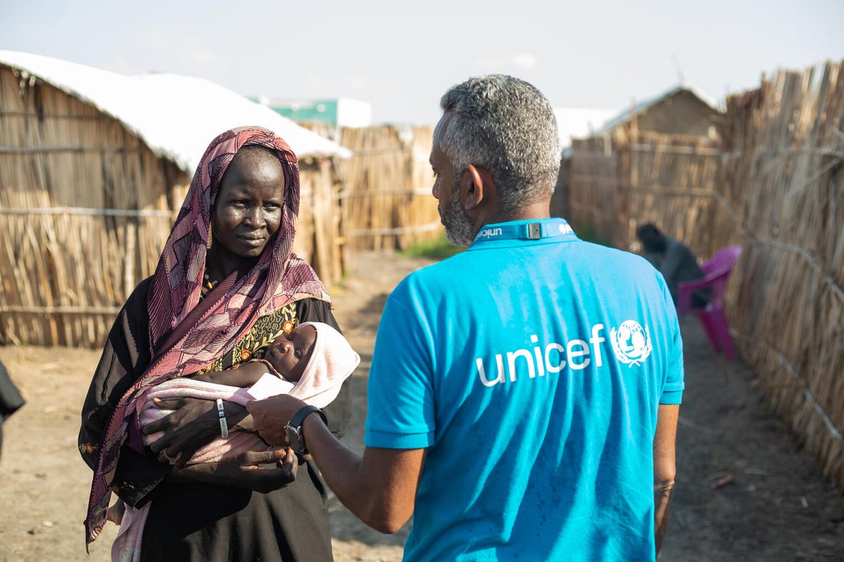 At a camp for internally displaced people in Sudan, UNICEF teams provide vaccinations and malnutrition screening and treatment. 