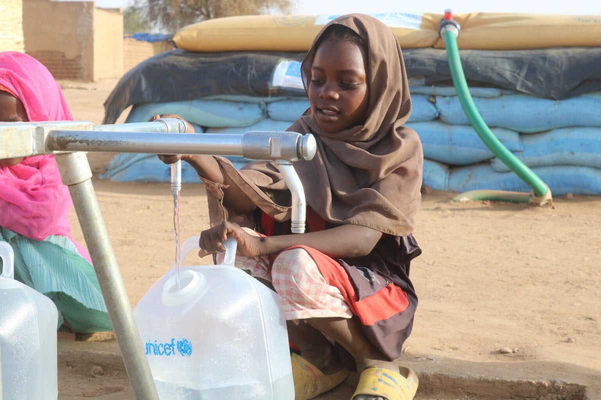 A child displaced by the conflict in Al Fasher collects water from a UNICEF-installed water point in North Darfur. 