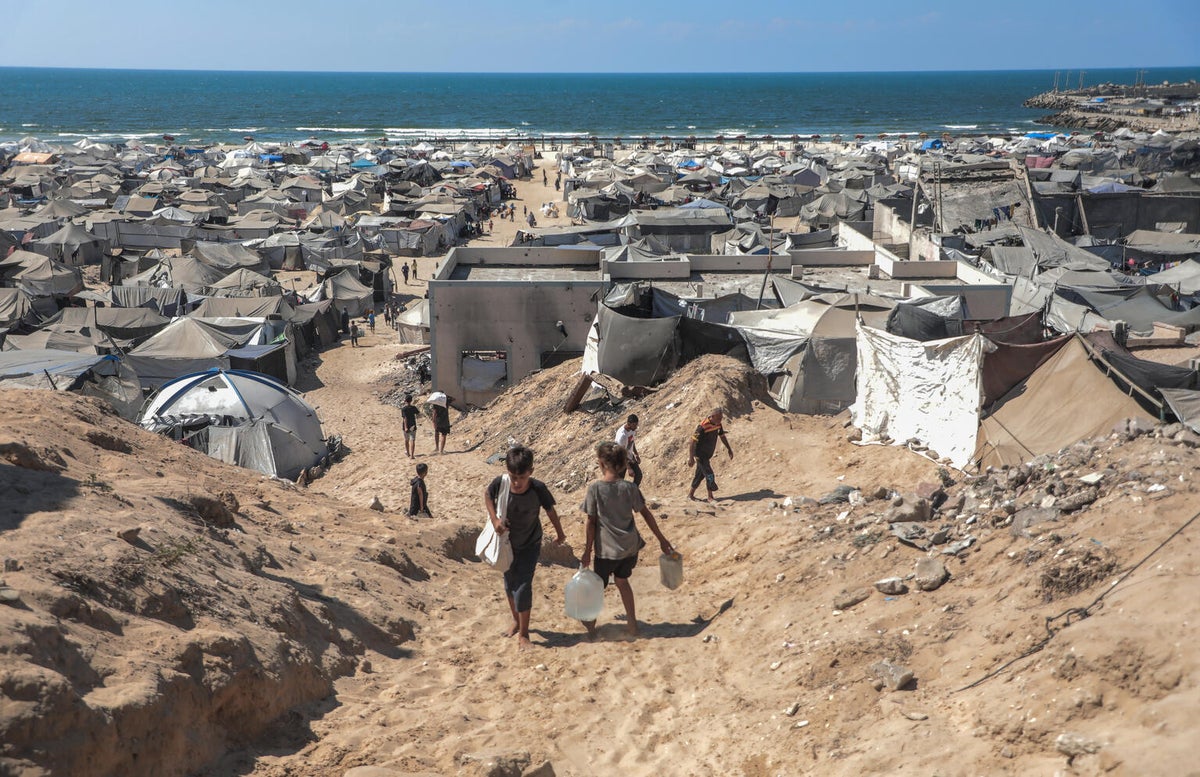 Seventeen-year-old Samar cares for her five younger brothers and sisters after losing both their parents.  