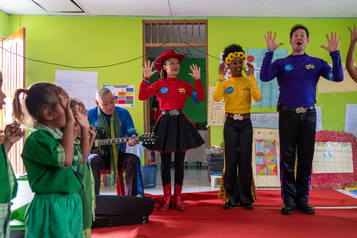 A musical group played their famous and educational songs to Grade 1 students in Timor-Leste.