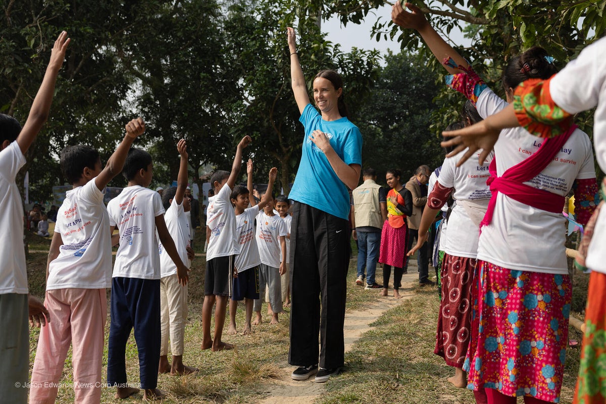 Emma demonstrates some of her favourite warm-up exercises before jumping in the water. 