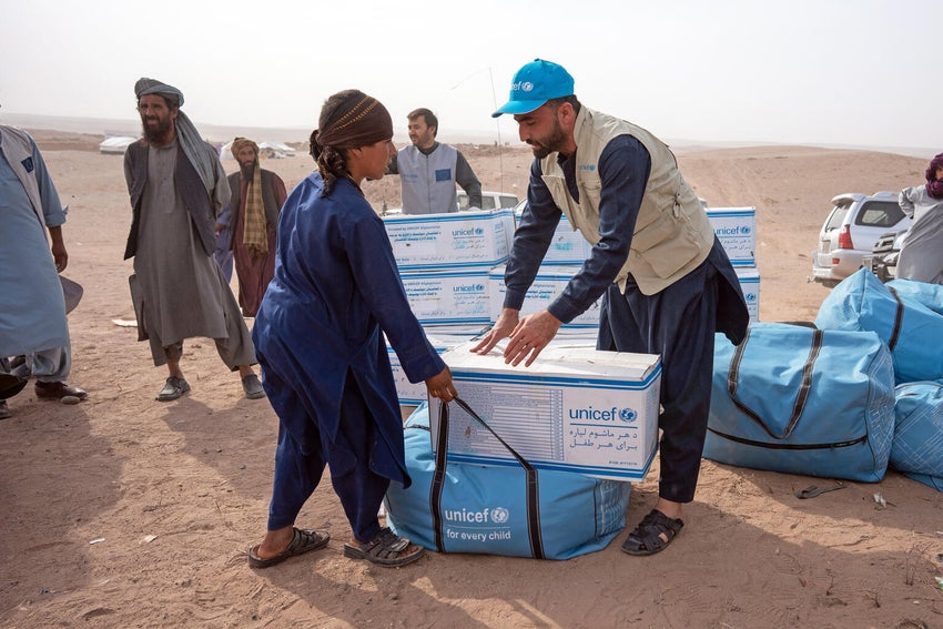 UNICEF distributing supplies in Afghanistan