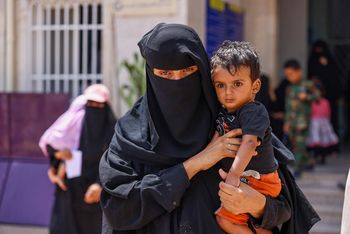 Hamad and his mother Zakia attend a UNICEF-supported health centre in Yemen, where he is receiving treatment for severe acute malnutrition. 