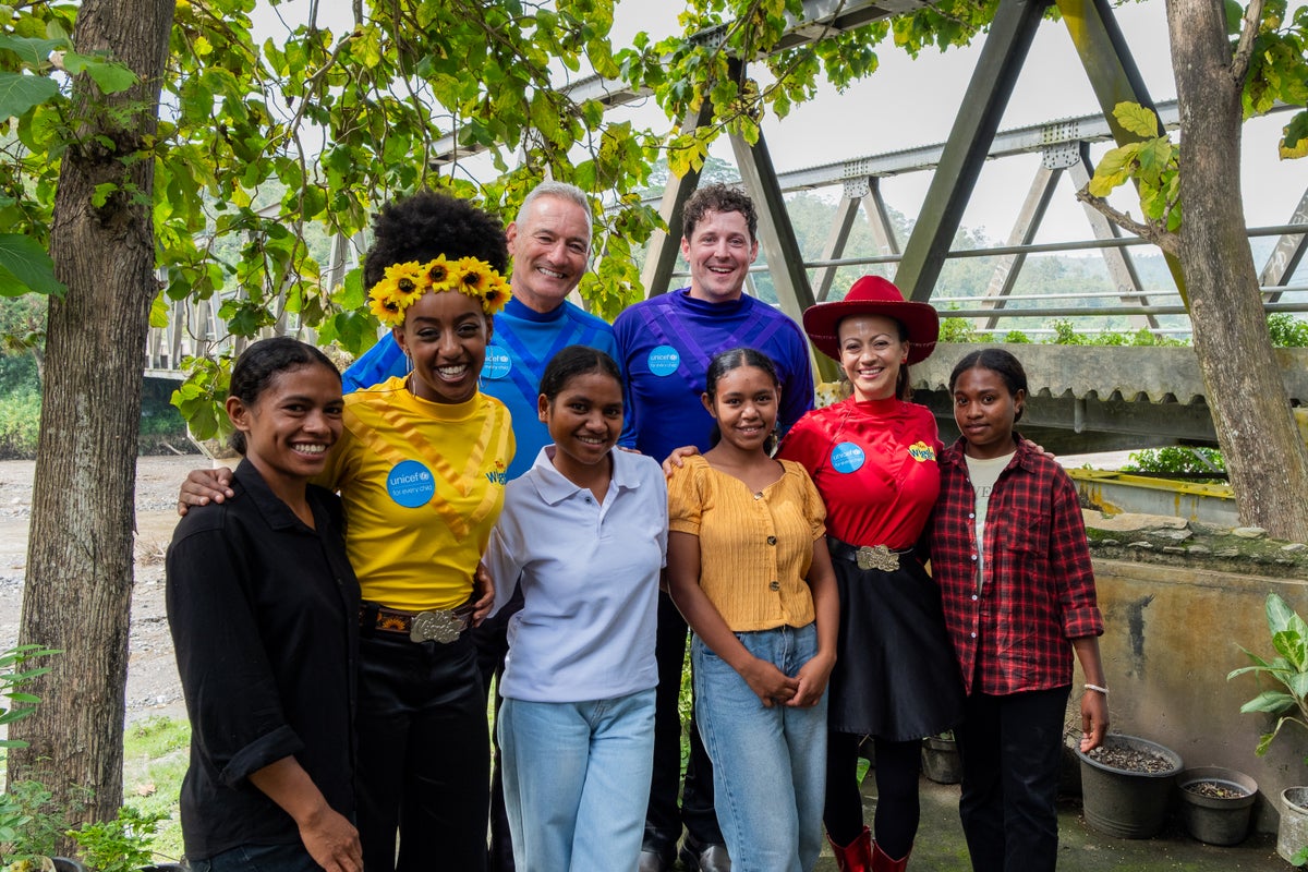 One last group photo to end a whirlwind, heartwarming and memorable trip!