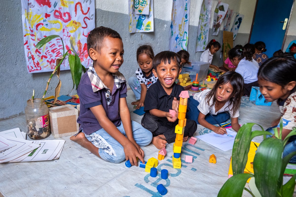 Smiling, young children. 