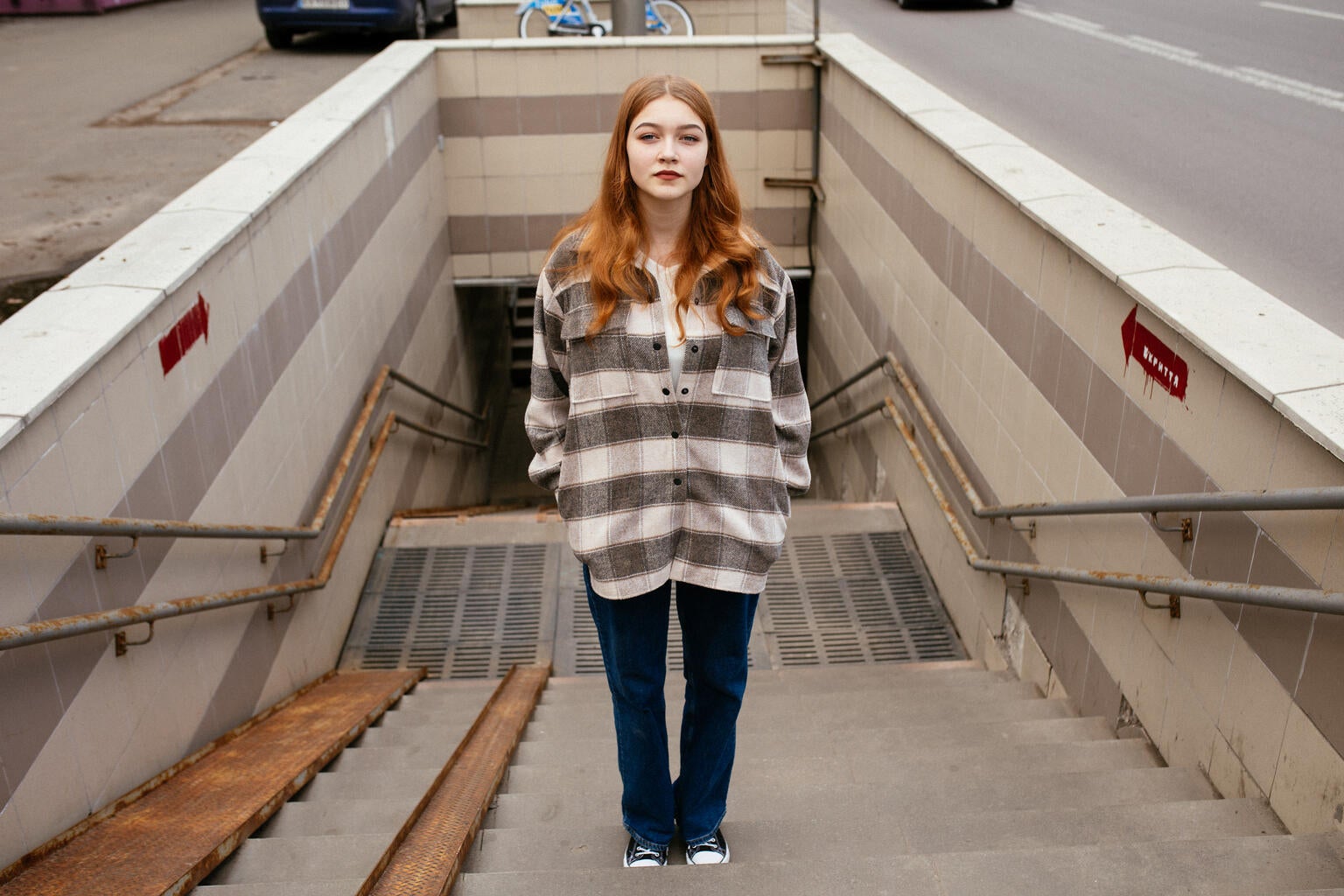 16-year-old Dasha talks about the first days of the Ukraine War as she stands in the streets. 